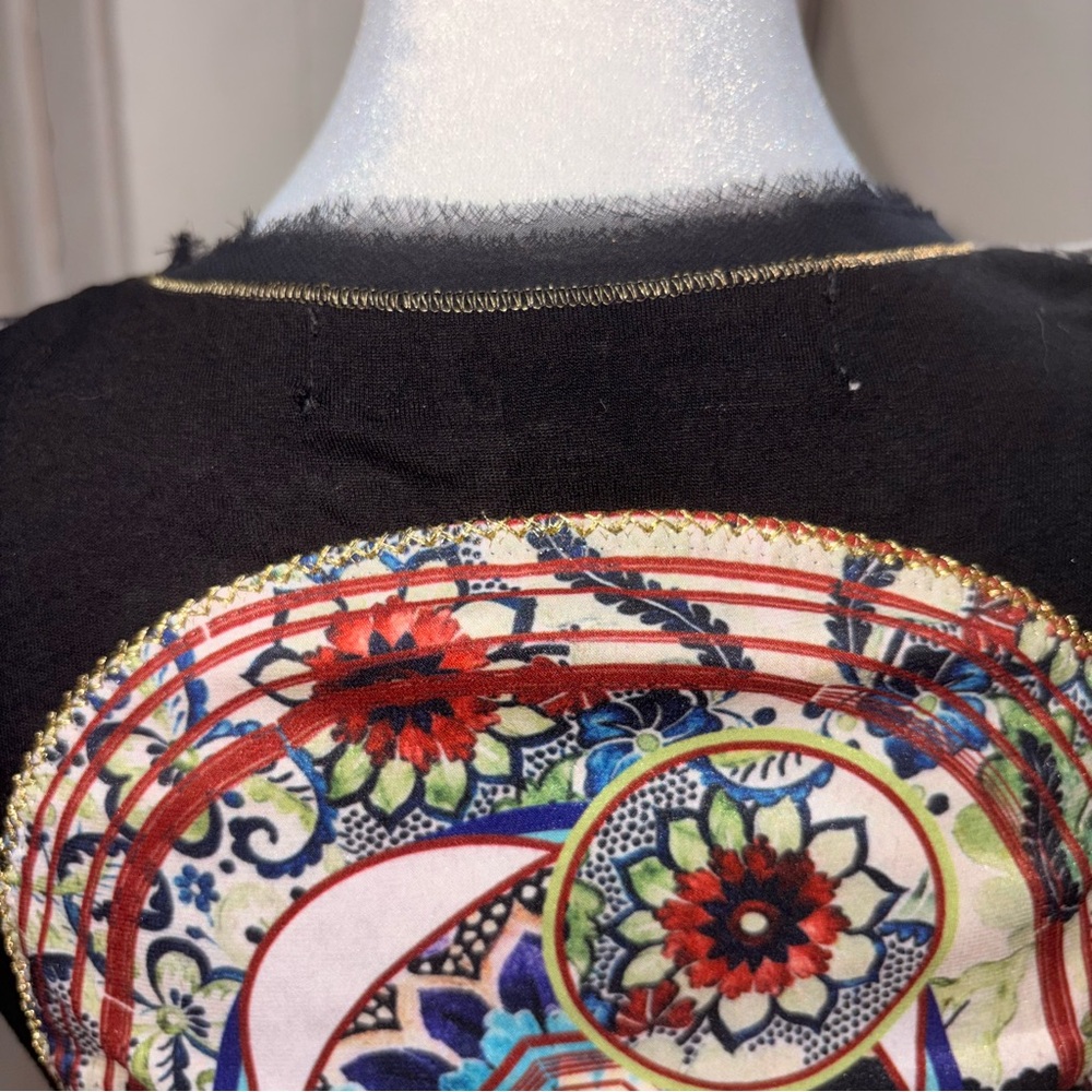Desigual Graphic Portrait Top Women Medium Artsy Boho Y2K Embroidered Tee - Picture 9 of 11